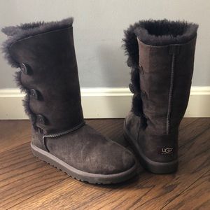 UGG Boots with Buttons⛄️